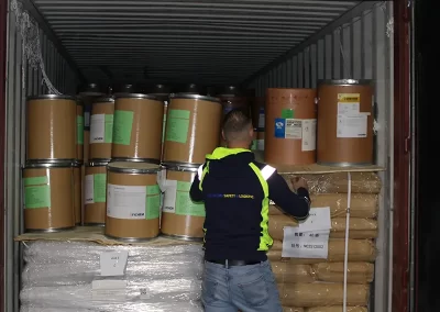 Uitladen zeecontainer